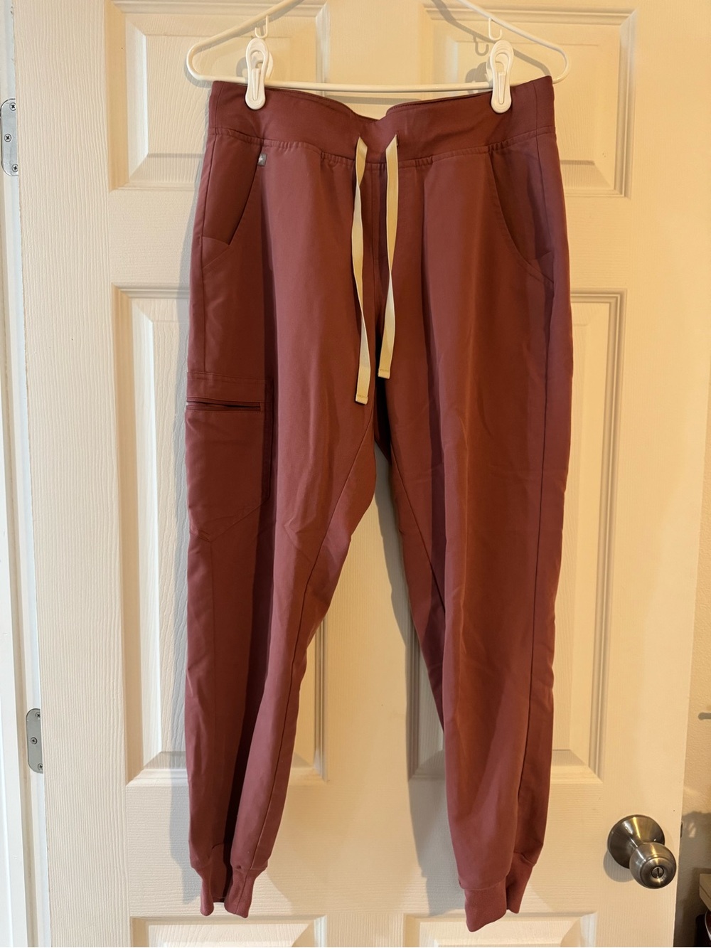 Figs Women's Joggers in Mauve with Cream Drawstring